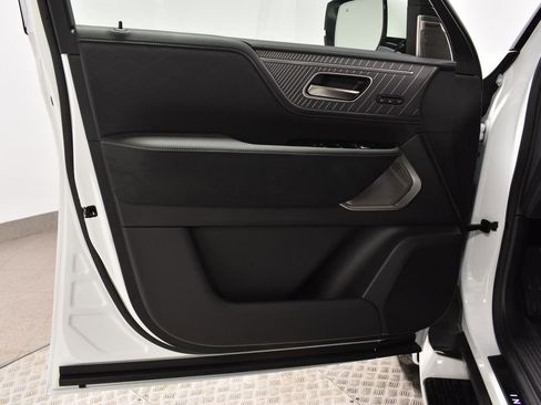 New 2026 INFINITI QX80 Autograph w/ Premium Cargo Package image 10