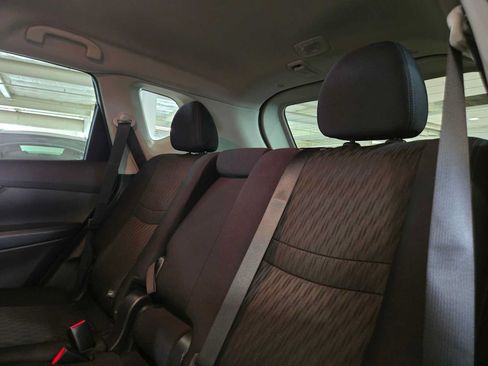 Used 2019 Nissan Rogue SV FWD image 16