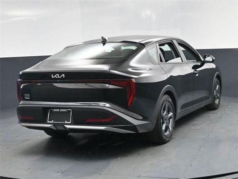 New 2025 Kia K4 LXS image 10