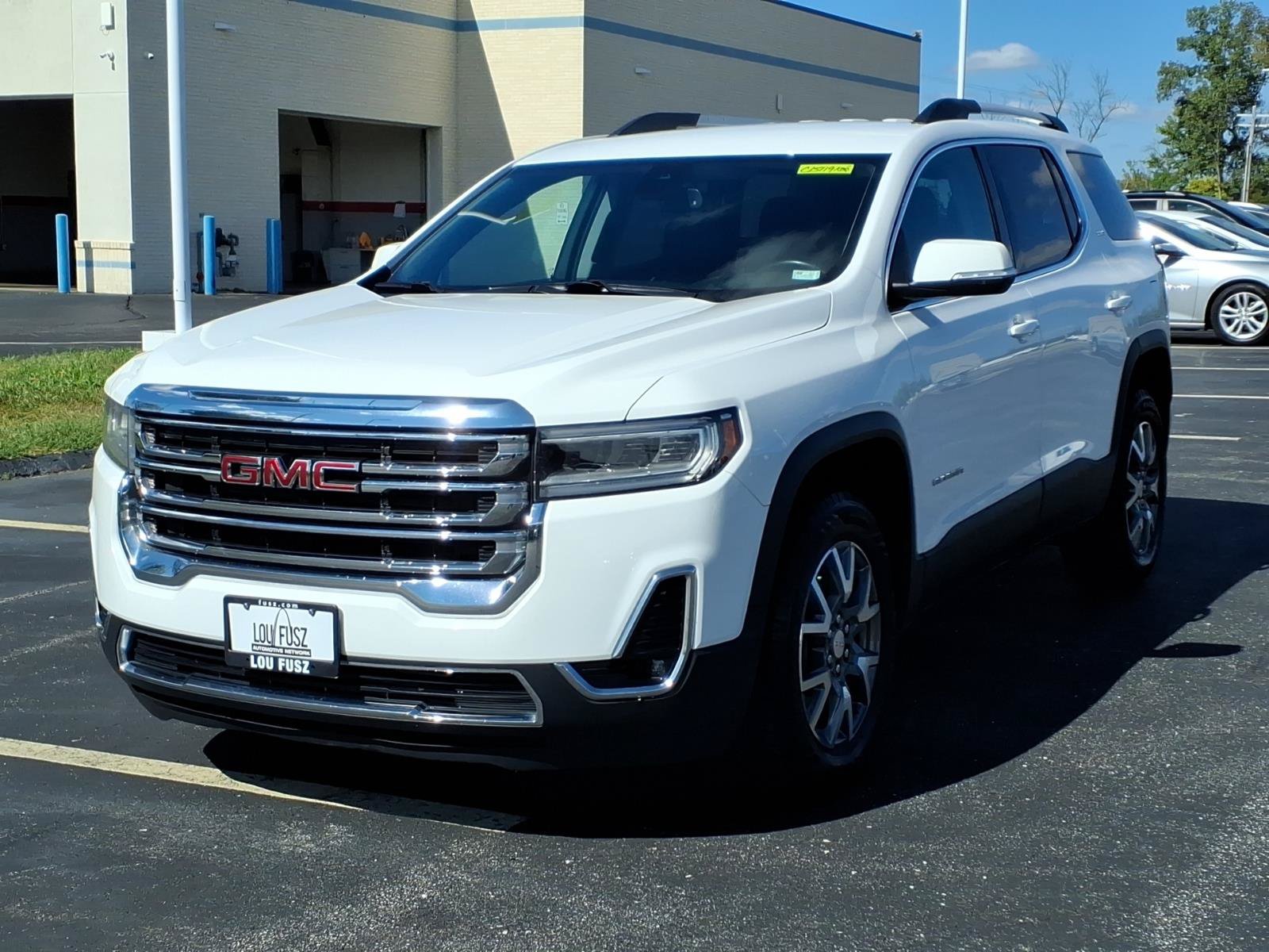 Used 2023 GMC Acadia SLT FWD image 2