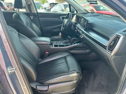 Used 2024 Kia Sorento S FWD image 11