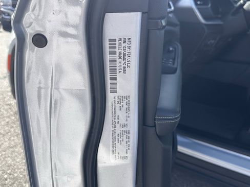 Used 2024 Jeep Grand Cherokee Laredo X image 12