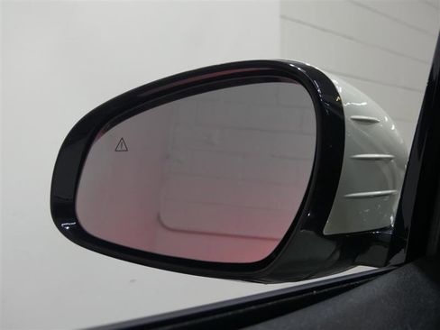 Used 2025 Genesis G70 2.5T image 14