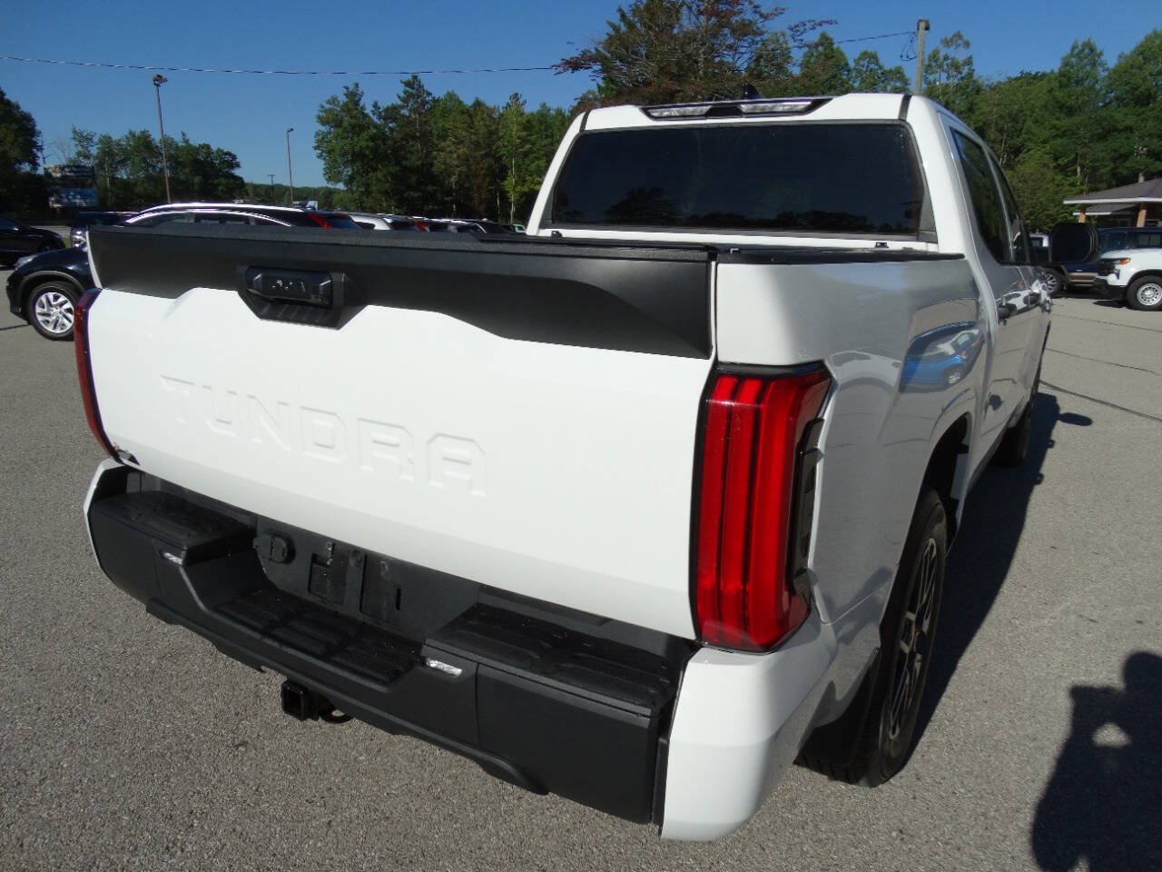 Used 2022 Toyota Tundra 4x4 CrewMax SR image 8