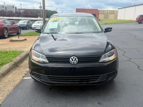 Used 2011 Volkswagen Jetta SE FWD image 2