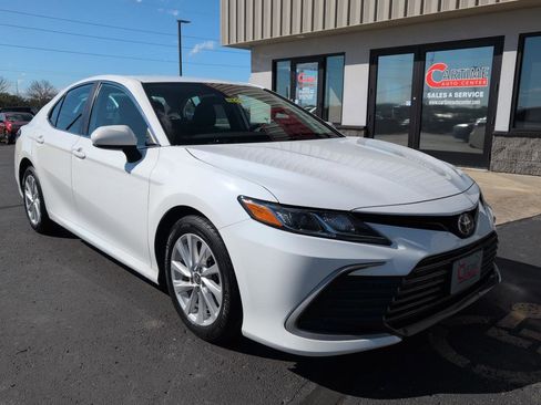 Used 2021 Toyota Camry LE AWD/4WD image 3