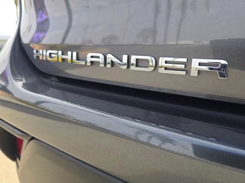 Certified 2025 Toyota Highlander XLE FWD image 14