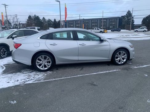 Used 2017 Chevrolet Malibu Premier w/ Driver Confidence Package image 8