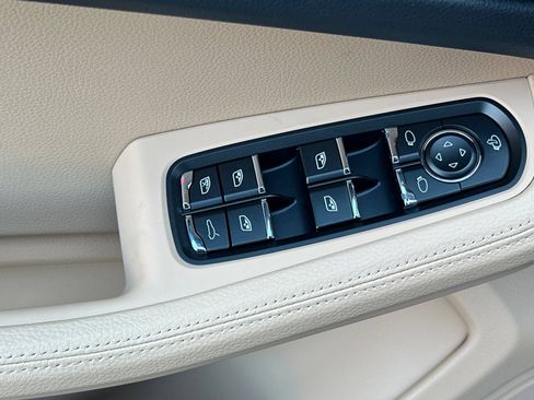 Certified 2026 Porsche Macan AWD/4WD image 13