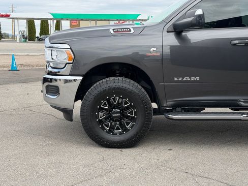 Used 2022 RAM 2500 Big Horn AWD/4WD image 11