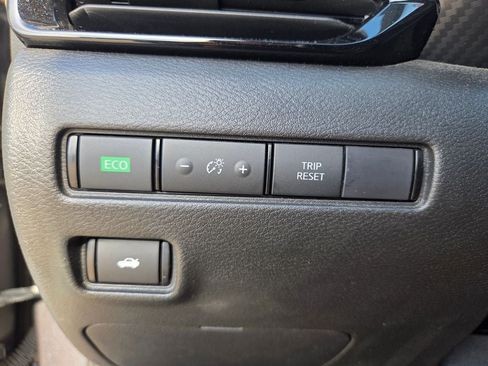 Used 2024 Nissan Sentra SV FWD image 30