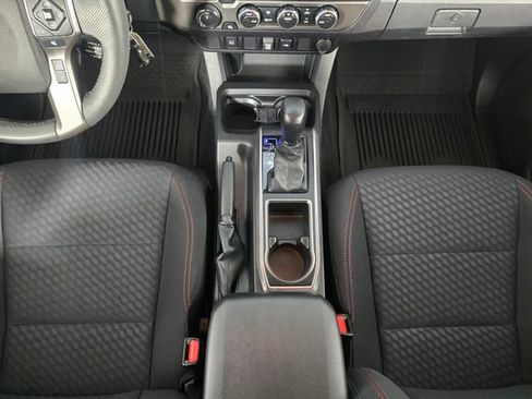 Used 2022 Toyota Tacoma SR5 AWD/4WD image 24