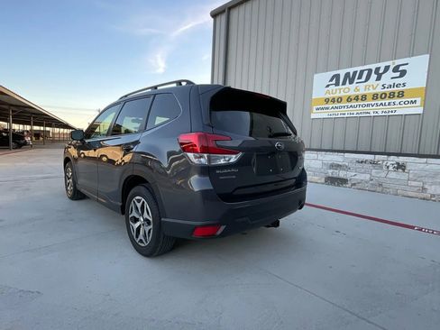 Used 2022 Subaru Forester Premium image 12