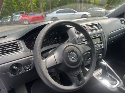Used 2011 Volkswagen Jetta Sedan FWD image 12