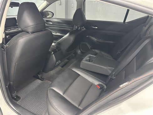 Used 2022 Nissan Altima 2.5 SR w/ Midnight Edition Package FWD image 3