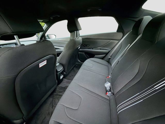 Certified 2025 Hyundai Elantra Sport FWD image 23