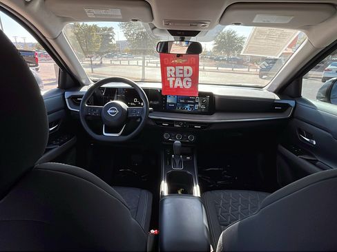 Used 2025 Nissan Kicks SV image 24