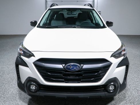 Used 2023 Subaru Outback Premium AWD/4WD image 4