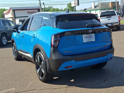 Used 2025 Nissan Kicks SR AWD/4WD image 6
