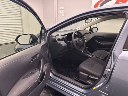 Used 2022 Toyota Corolla LE image 5