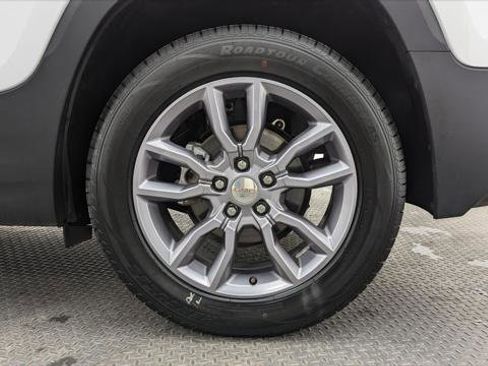 Used 2023 GMC Terrain SLT image 30