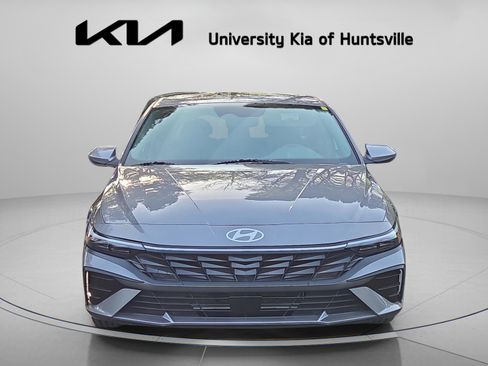 Used 2025 Hyundai Elantra SEL FWD image 2