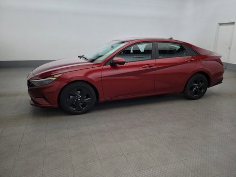 Used 2023 Hyundai Elantra SEL w/ Cargo Package FWD image 2