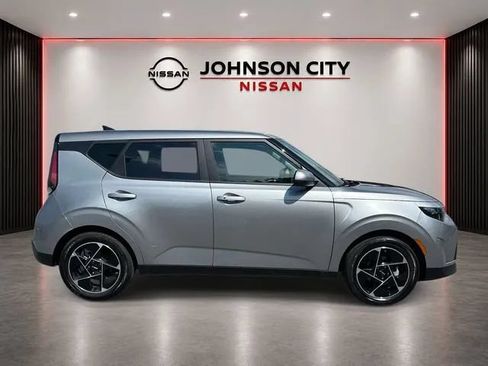 Used 2025 Kia Soul EX FWD image 3