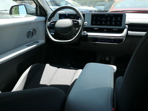Used 2024 Hyundai Ioniq 5 SEL RWD image 23