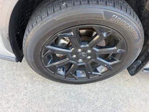 Used 2022 Toyota Highlander L FWD image 7