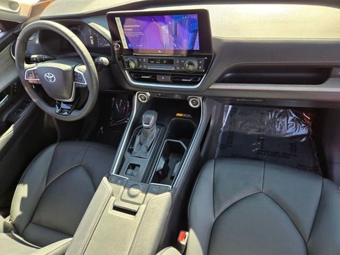 Certified 2025 Toyota Grand Highlander FWD image 19