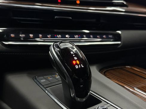 Used 2024 Cadillac Escalade Luxury AWD/4WD image 25