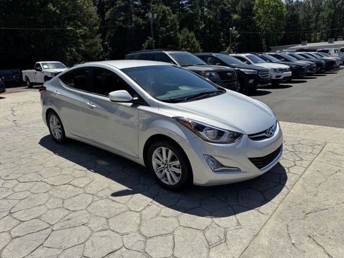Used 2015 Hyundai Elantra SE w/ Option Group 02 FWD image 18
