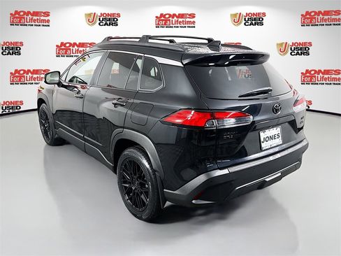 Certified 2022 Toyota Corolla Cross XLE image 2