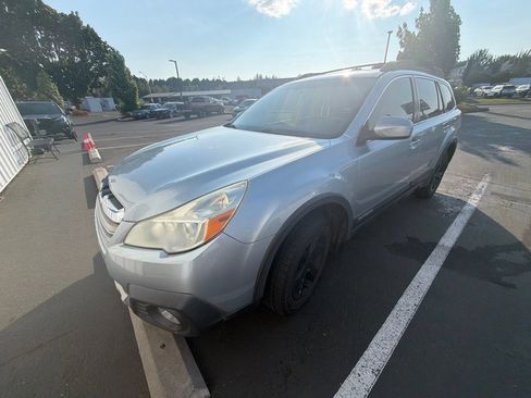 Used 2014 Subaru Outback 2.5i Limited AWD/4WD image 7