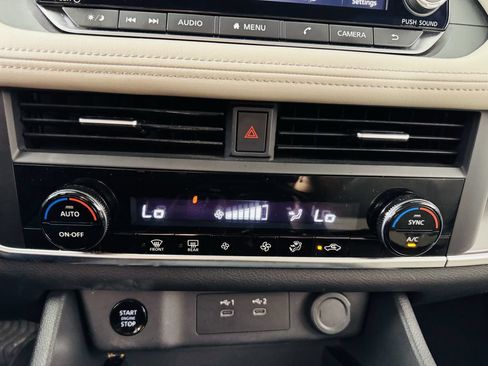Used 2025 Nissan Rogue SV FWD image 16