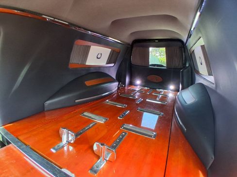 Used 2013 Lincoln MKT AWD image 21