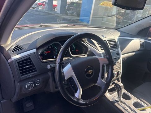 Used 2011 Chevrolet Traverse LT w/ Personal Connectivity Package image 7