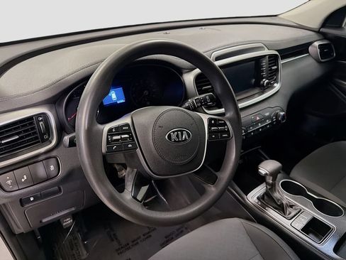 Used 2019 Kia Sorento AWD image 8