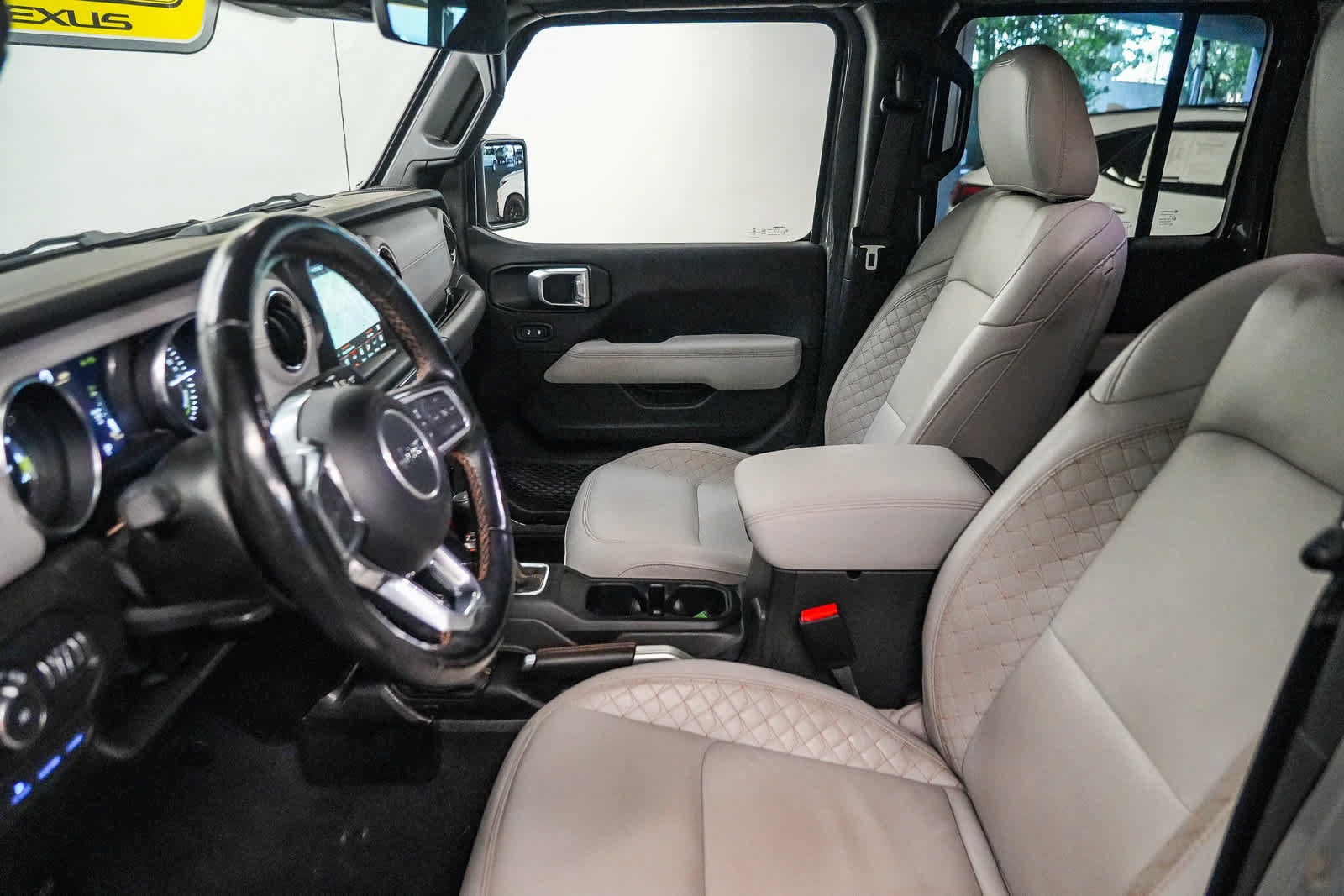 Used 2022 Jeep Wrangler Unlimited Sahara AWD/4WD image 17