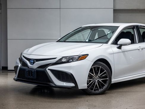 Used 2024 Toyota Camry SE image 16