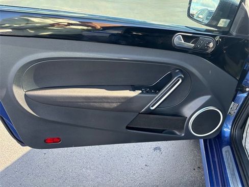 Used 2014 Volkswagen Beetle R-Line image 17