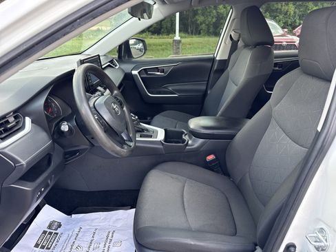 Used 2022 Toyota RAV4 XLE FWD image 11