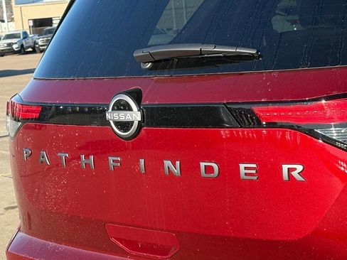New 2026 Nissan Pathfinder SV image 8