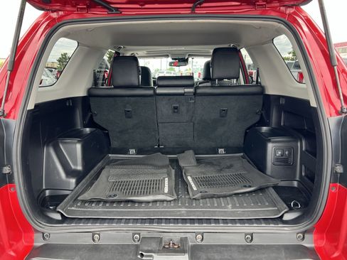 Used 2020 Toyota 4Runner Venture w/ Moonroof Package AWD/4WD image 29