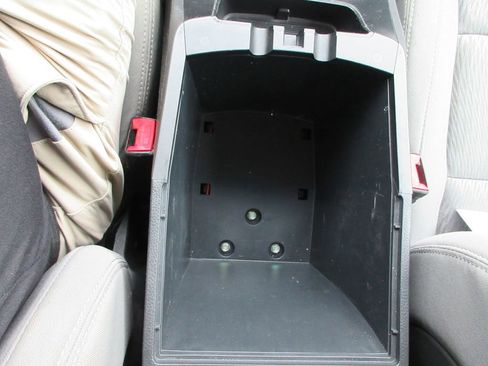 Used 2015 Hyundai Santa Fe GLS image 27