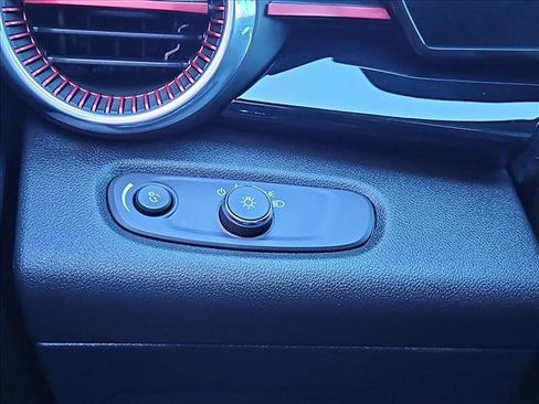 Used 2024 Chevrolet Trax RS w/ Sunroof Package image 16