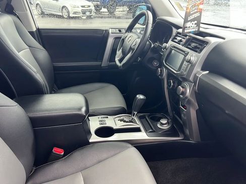Used 2018 Toyota 4Runner SR5 Premium AWD/4WD image 5