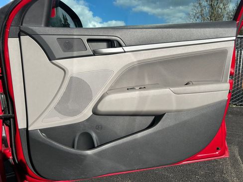 Used 2020 Hyundai Elantra SEL image 25