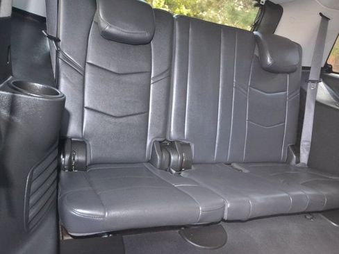 Used 2018 Cadillac Escalade Luxury AWD/4WD image 31